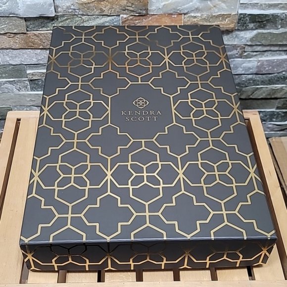 Kendra Scott Mother Of Pearl Stone Slab Tray - Picture 10 of 11